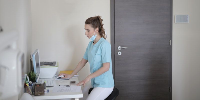 young-female-doctor-working-with-computer-in-modern-clinic-3881422